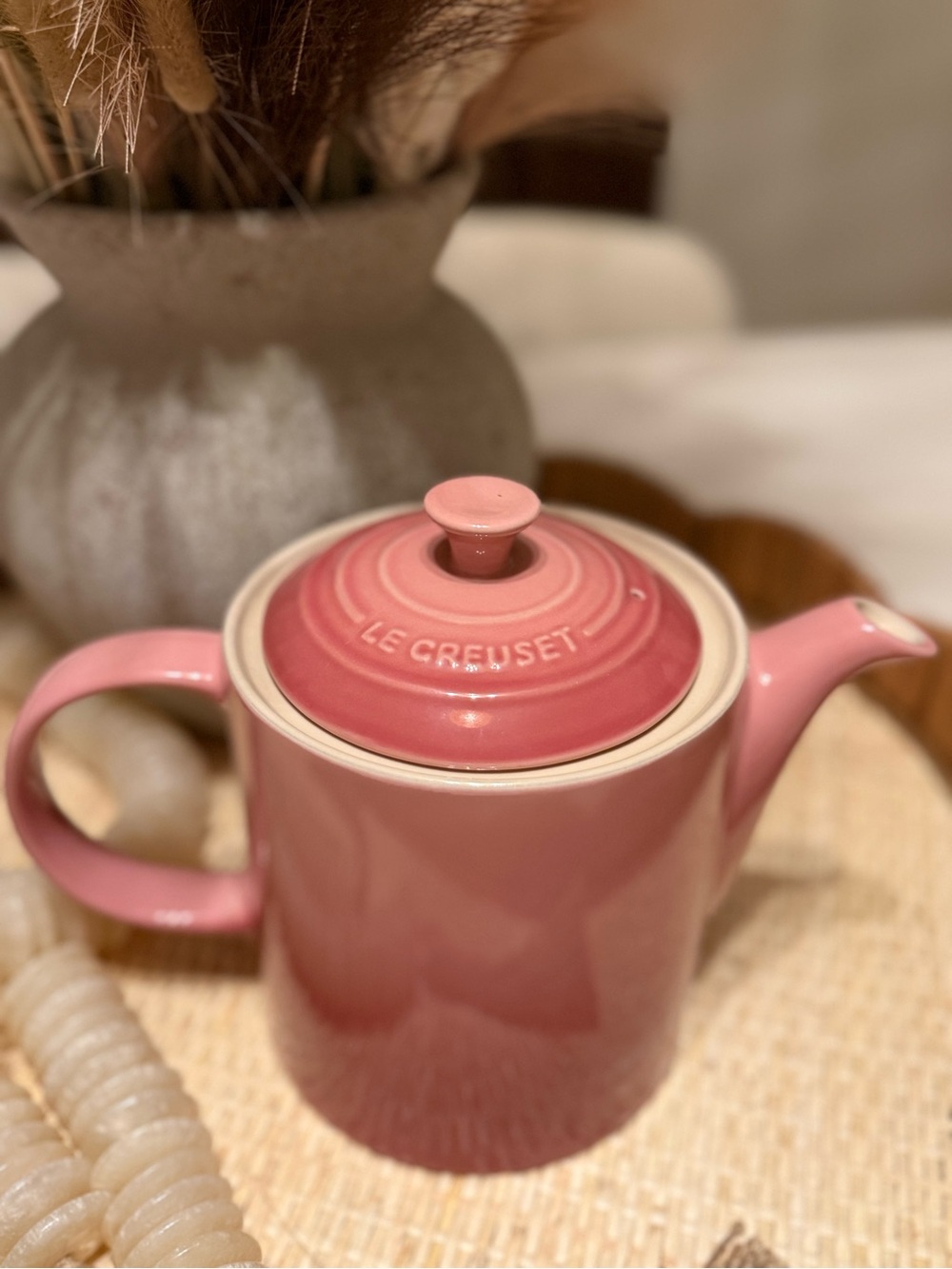 Le Creuset 1.3L Grand Teapot, Rose Quartz - Picture 2 of 6